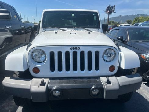 Used 2012 Jeep Wrangler Unlimited Sahara w/ Connectivity Group AWD/4WD image 2