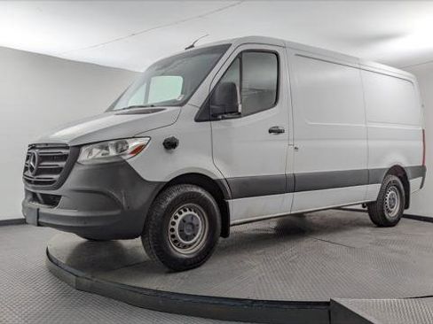 Used 2022 Mercedes-Benz Sprinter 1500 image 2