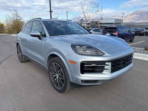 Used 2024 Porsche Cayenne w/ Premium Package image 1