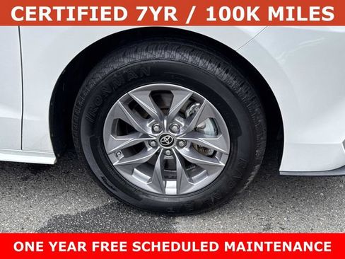 Used 2024 Toyota Sienna XLE FWD image 7