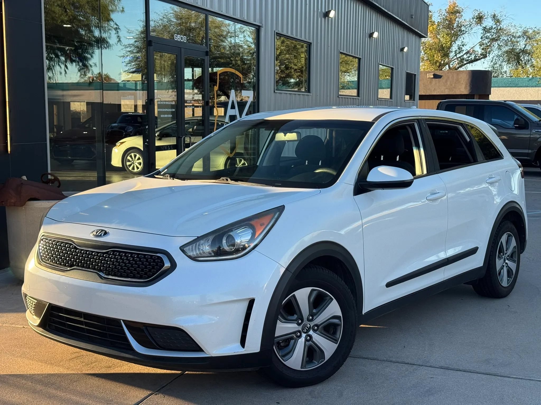 Used 2018 Kia Niro FE FWD image 4