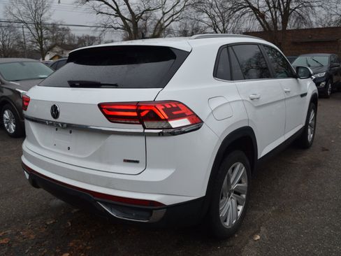 Used 2020 Volkswagen Atlas Cross Sport SE w/ Panoramic Sunroof Package image 7