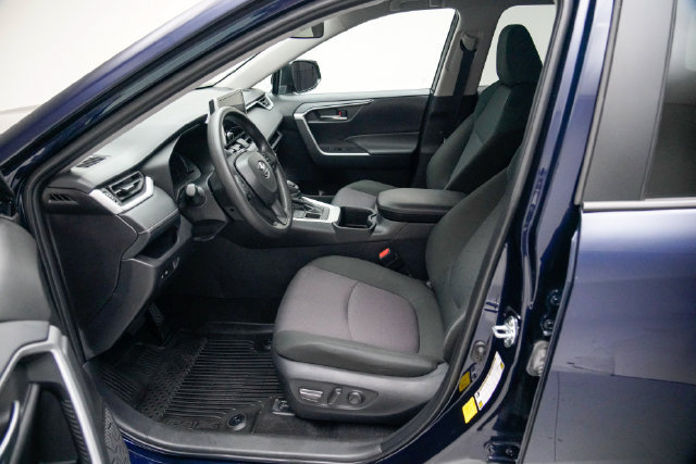 Used 2025 Toyota RAV4 XLE AWD/4WD image 14
