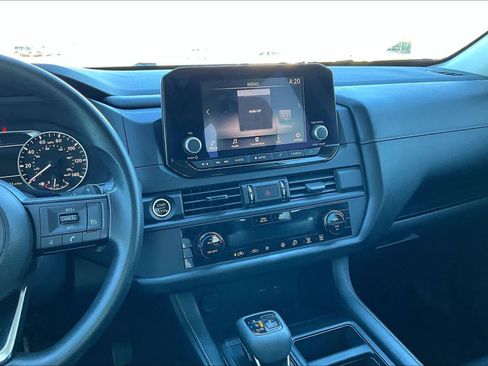 Used 2023 Nissan Pathfinder S image 6