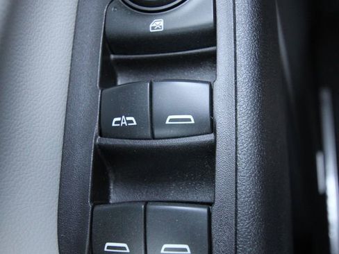Used 2021 Chevrolet Equinox Premier AWD/4WD image 23