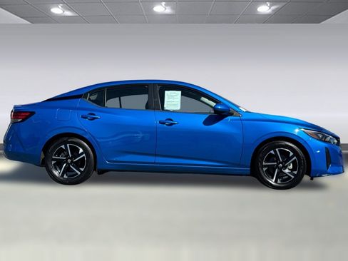 Used 2025 Nissan Sentra SV FWD image 8