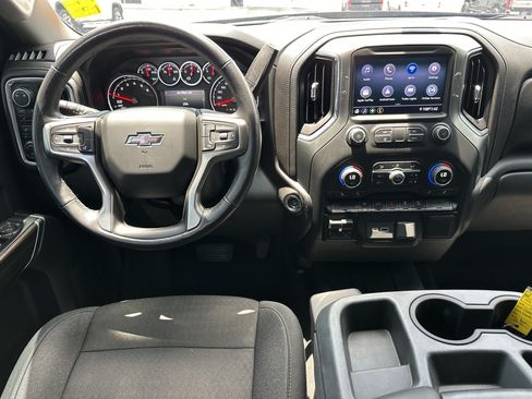 Used 2019 Chevrolet Silverado 1500 LT Trail Boss w/ Convenience Package AWD/4WD image 16