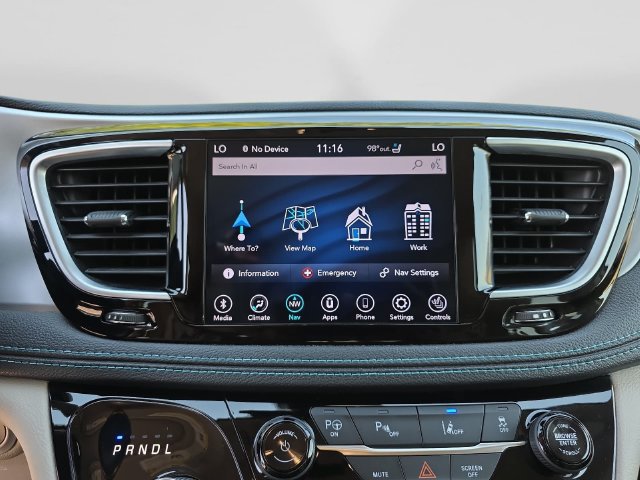 Used 2020 Chrysler Pacifica Limited w/ Advanced Safetytec Group FWD image 17