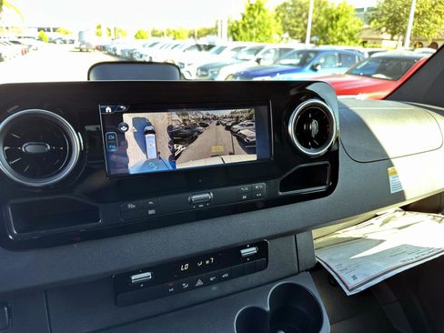 Used 2025 Mercedes-Benz Sprinter 2500 image 22