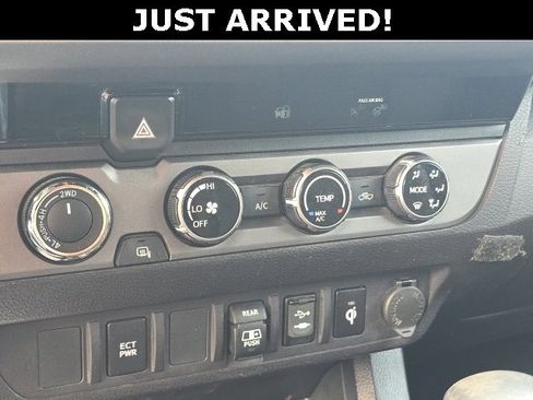 Used 2018 Toyota Tacoma TRD Off-Road image 16