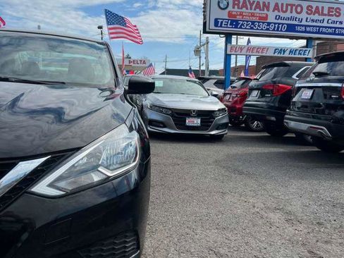Used 2018 Nissan Sentra SV image 3