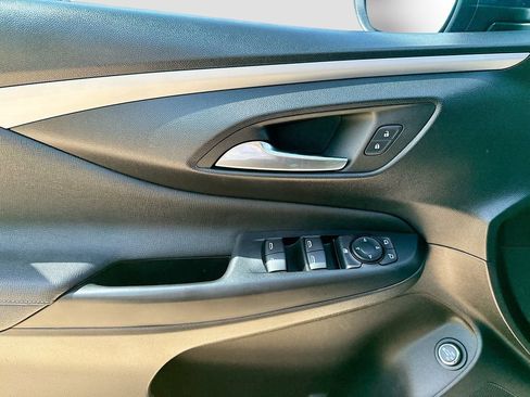 Used 2025 Buick Envista Preferred w/ Convenience I Package FWD image 9