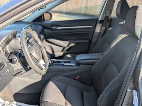 Used 2022 Nissan Altima 2.5 SV FWD image 12