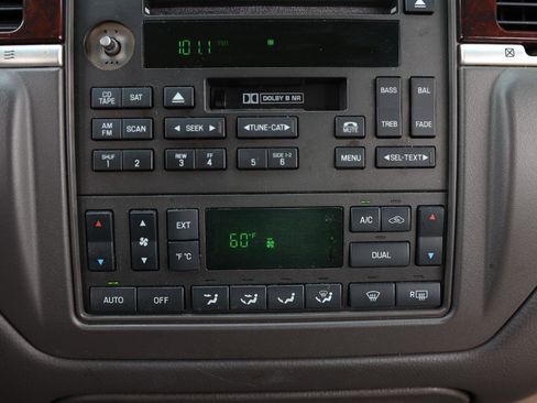 Used 2006 Lincoln Town Car Signature image 31