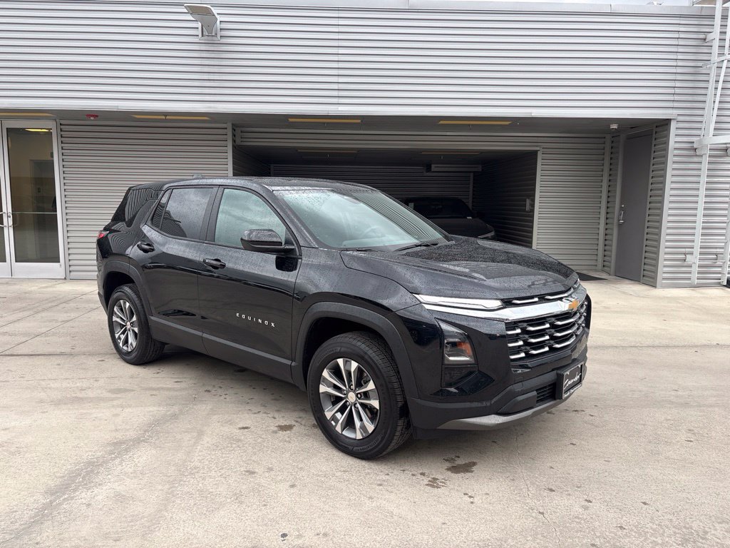 Used 2026 Chevrolet Equinox LT FWD image 8