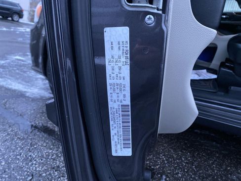 Used 2017 Dodge Grand Caravan SXT image 25