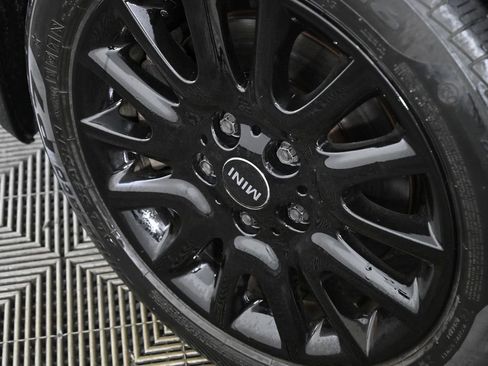 Used 2019 MINI Cooper S w/ Premium Package image 31