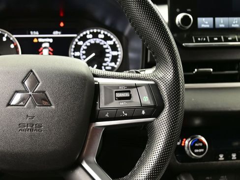 Used 2024 Mitsubishi Outlander SE image 6