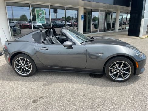 Used 2022 MAZDA MX-5 Miata RF Grand Touring RWD image 2