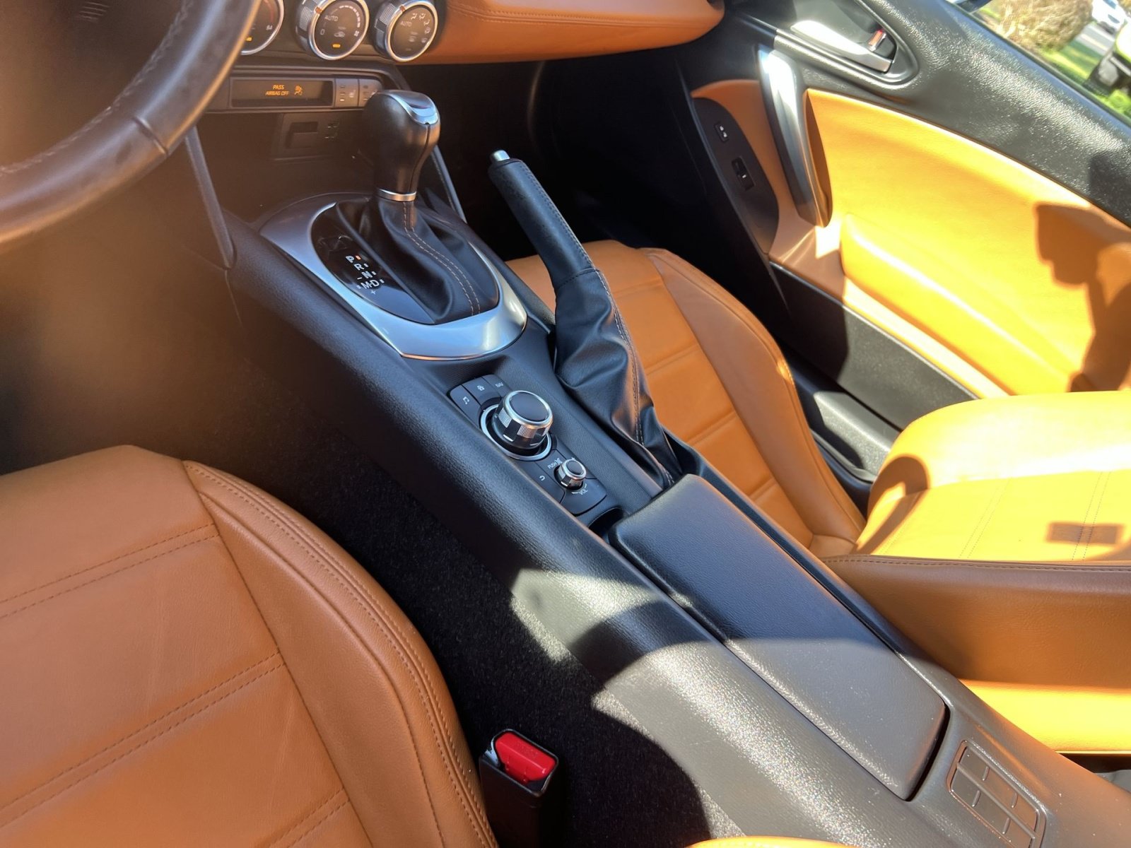 Used 2019 FIAT 124 Spider Lusso w/ Navigation & Sound Group RWD image 22
