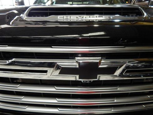 Used 2025 Chevrolet Silverado 2500 High Country w/ High Country Premium Package image 46