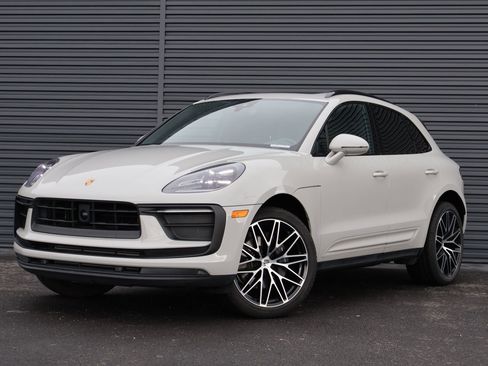 Used 2026 Porsche Macan image 1