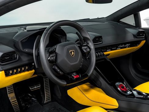Used 2022 Lamborghini Huracan EVO AWD/4WD image 12