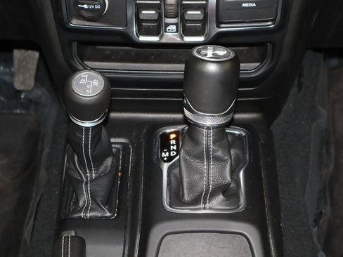Used 2023 Jeep Wrangler Unlimited Sahara w/ Cold Weather Group AWD/4WD image 27