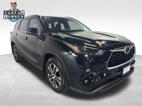 Used 2023 Toyota Highlander XLE AWD/4WD image 1