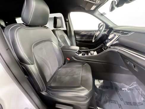 Used 2023 Jeep Grand Cherokee L Laredo image 28