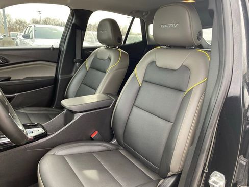 Used 2025 Chevrolet Trax ACTIV w/ Sunroof Package image 17