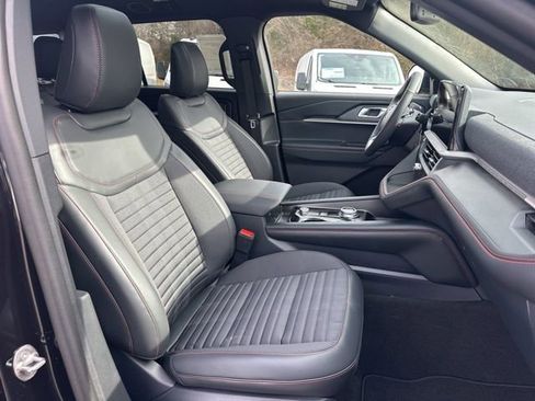 New 2026 Ford Explorer ST-Line w/ ST-Line Street Pack image 18