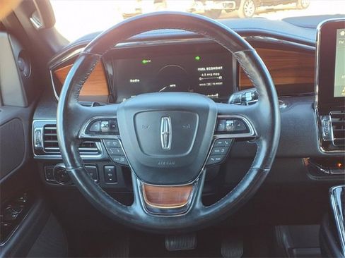 Used 2019 Lincoln Navigator Reserve image 21