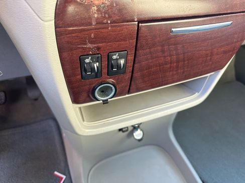 Used 2012 Toyota Sienna image 6