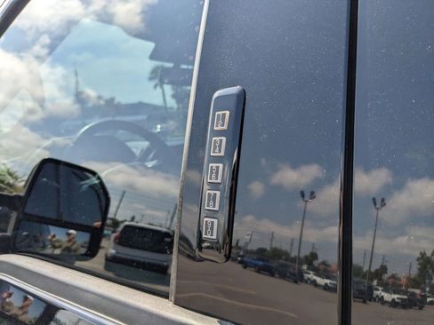 Used 2021 Ford F250 Lariat w/ Chrome Package image 20