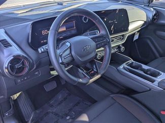 New 2025 Chevrolet Equinox EV RS video 3