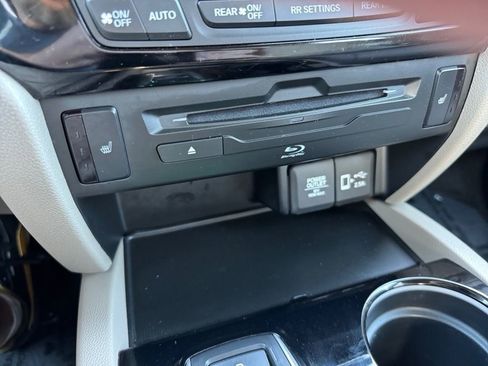 Used 2022 Honda Pilot Touring image 24