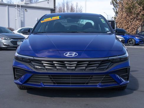Used 2025 Hyundai Elantra Sport image 2
