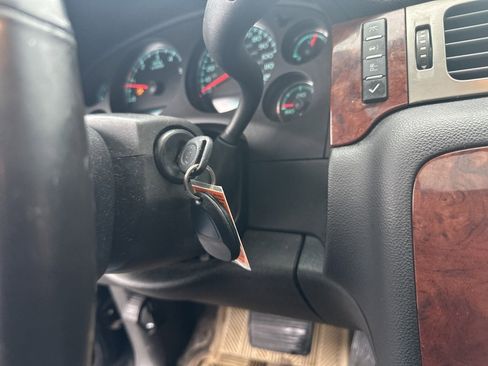 Used 2011 Chevrolet Avalanche LT w/ Luxury Package image 27