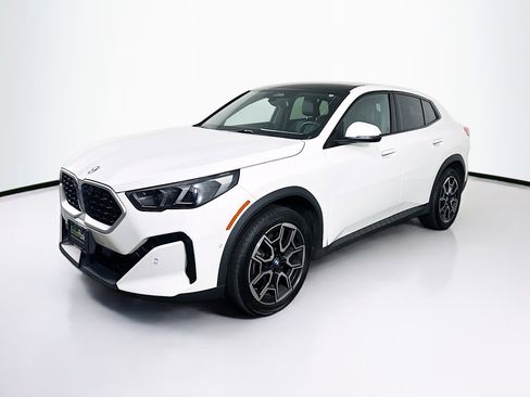 Used 2025 BMW X2 xDrive28i image 3