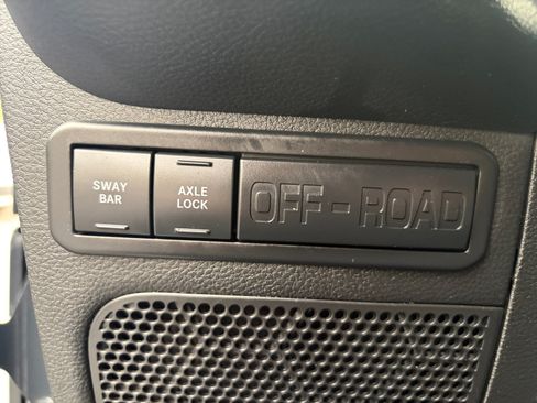 Used 2016 Jeep Wrangler Rubicon w/ Power Convenience Group AWD/4WD image 32