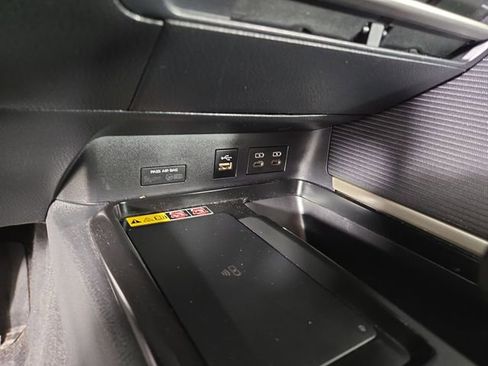 Used 2025 Toyota Camry SE FWD image 26