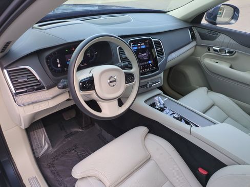 Used 2025 Volvo XC90 T8 Ultra w/ Protection Package Premier image 12