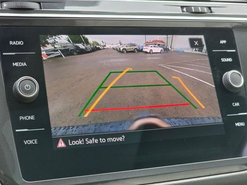 Used 2022 Volkswagen Tiguan SE image 28