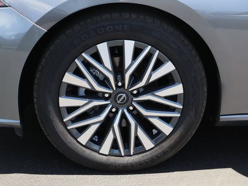 Used 2024 Nissan Altima 2.5 SV FWD image 29