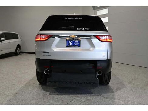 Used 2018 Chevrolet Traverse LT image 7