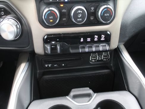 Used 2019 RAM 1500 Laramie AWD/4WD image 15