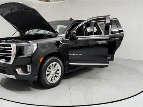 Used 2023 GMC Yukon SLT w/ SLT Luxury Package image 9