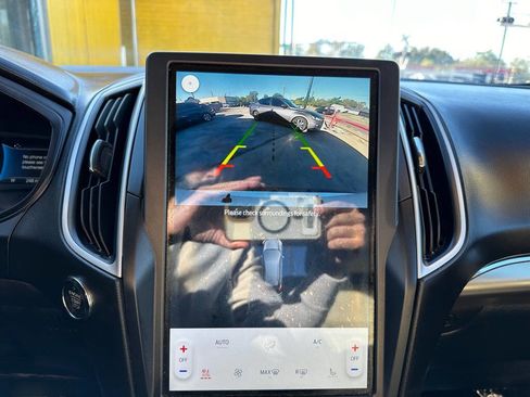 Used 2022 Ford Edge SEL w/ Convenience Package image 18