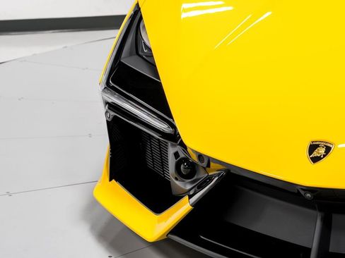 Used 2024 Lamborghini Revuelto image 40